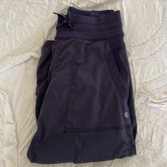 Lululemon Crop Track pant - Picture 2 of 4